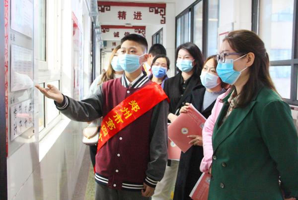 展示班名、班歌、班徽、班级誓词 展示班名、班歌、班徽、班级誓词